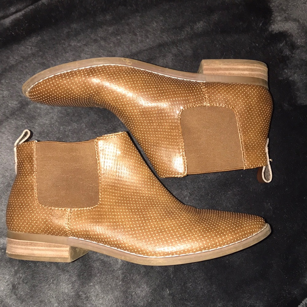 Women’s size 7 mid-calf booties